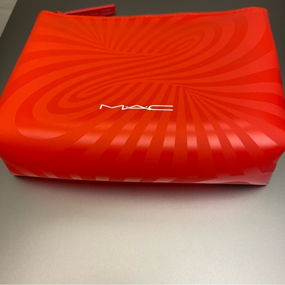 MAC Makeup Bag - Picture 3 of 8